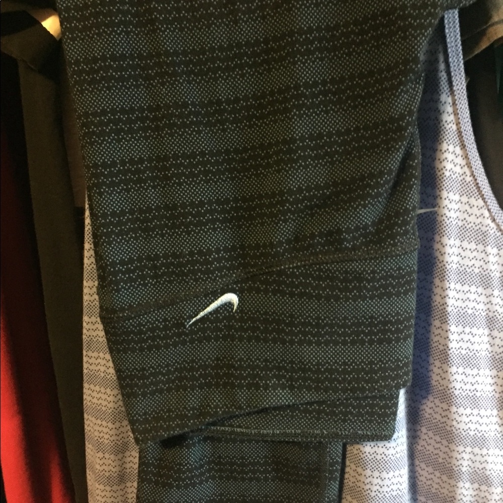 Nike cropped Capri leggings